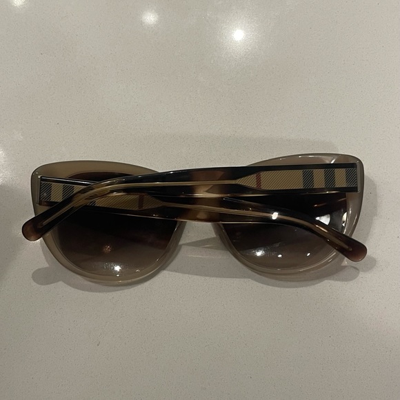 Authentic women’s Burberry sunglasses - Picture 1 of 3